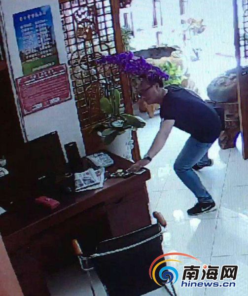 海口新闻盗窃手机案例视频路遇陌生人借用手机盗窃手机财物